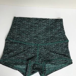 Lululemon Boogie Roll-Down Chevron Green